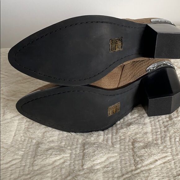 JEFFREY CAMPBELL CROMWELL   - Picture 5 of 5